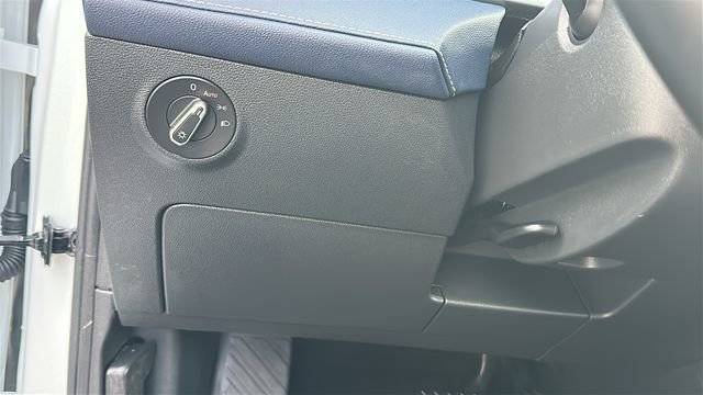 Used 2025 Volkswagen Taos SEL image 19