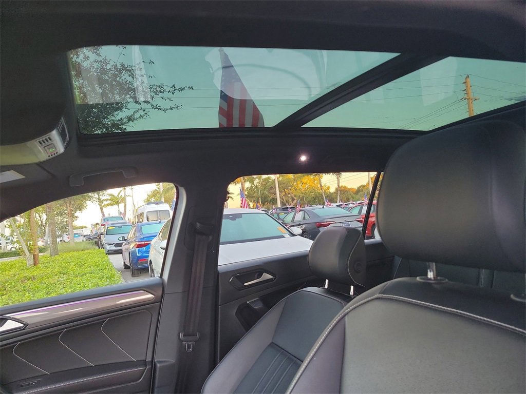 Certified 2024 Volkswagen Tiguan SE R-Line image 15