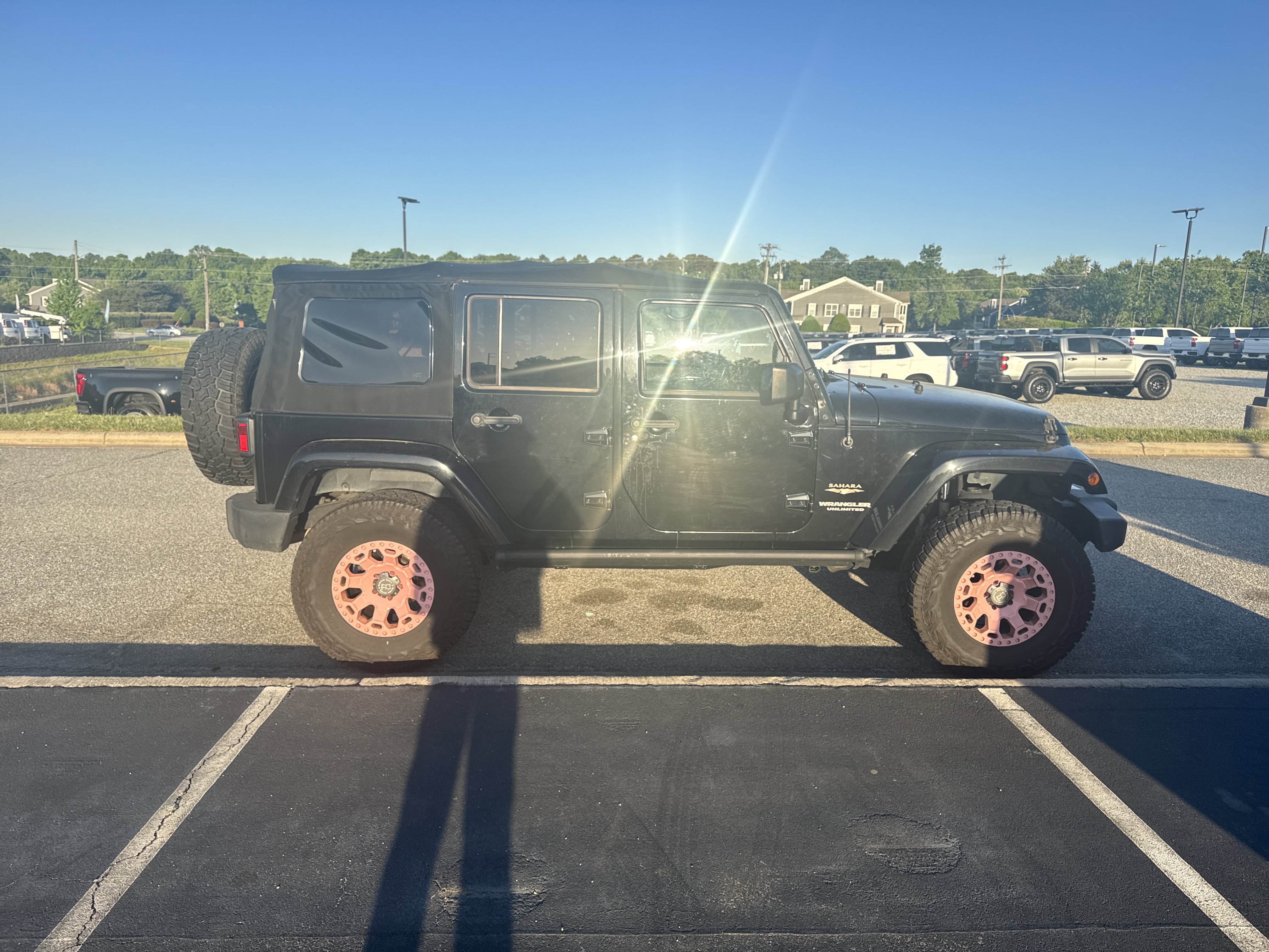 Used 2015 Jeep Wrangler Unlimited Sahara w/ Connectivity Group image 11
