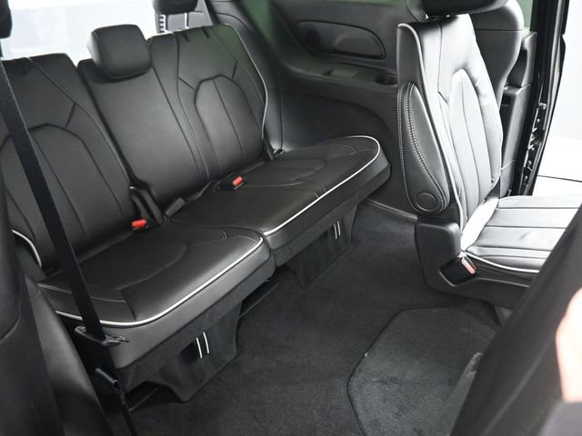 New 2026 Chrysler Pacifica Limited image 39