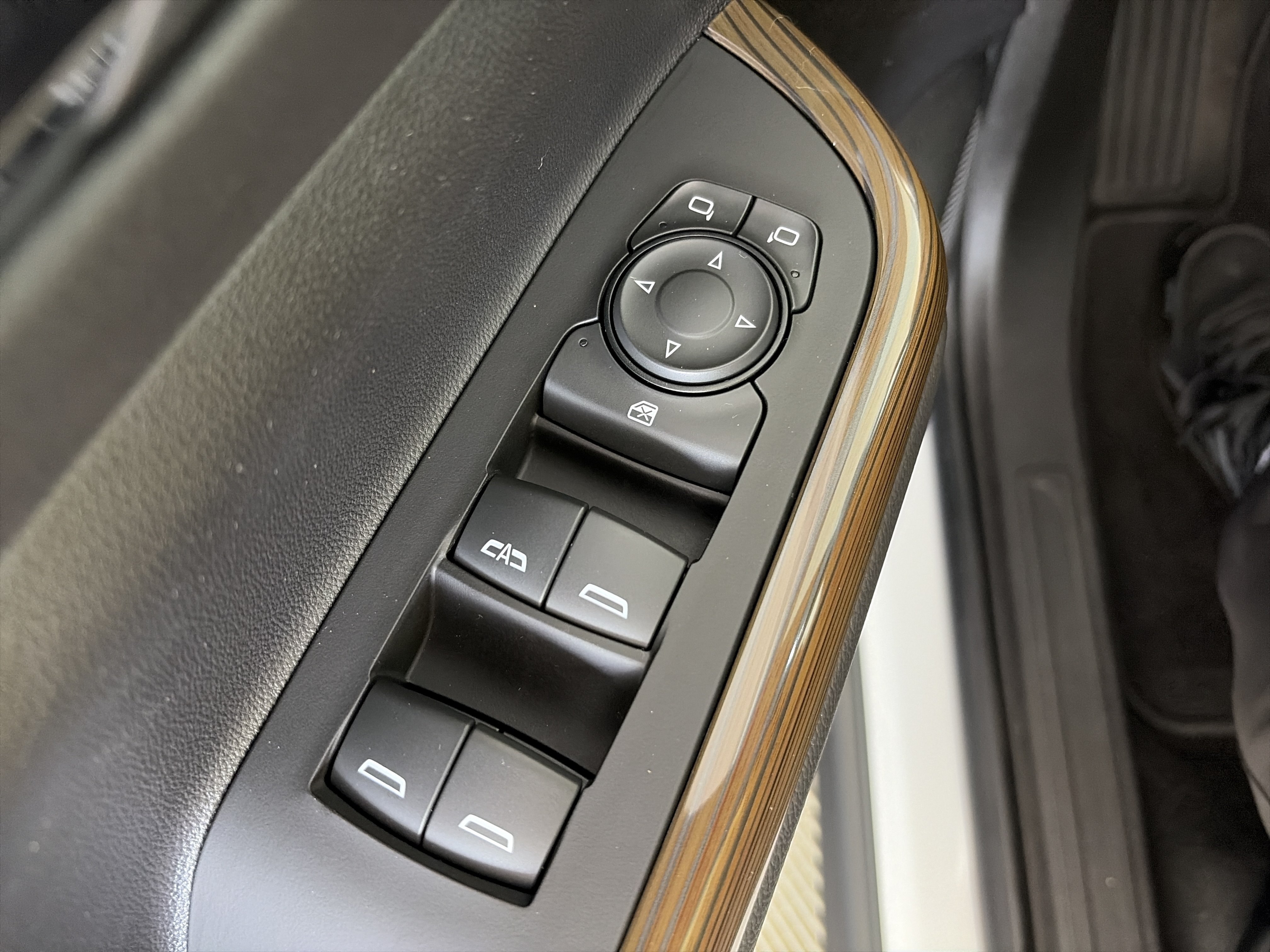 Certified 2023 GMC Acadia SLE FWD image 33