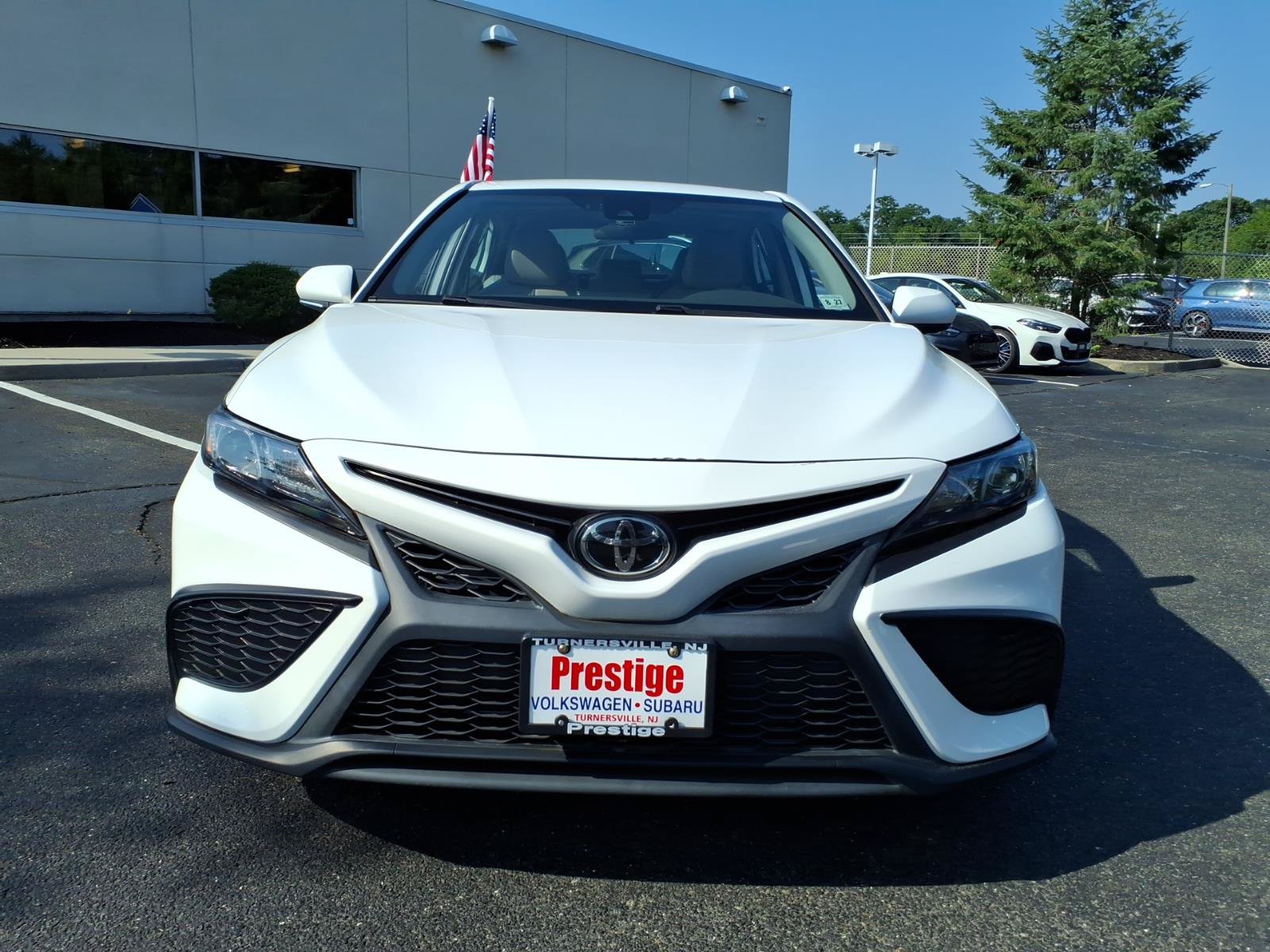Used 2022 Toyota Camry SE FWD image 6