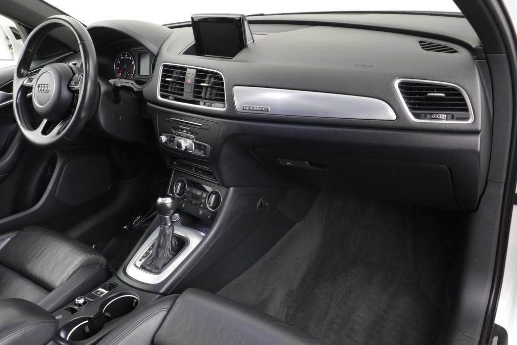 Used 2018 Audi Q3 2.0T Premium Plus w/ Premium Plus Package AWD/4WD image 21