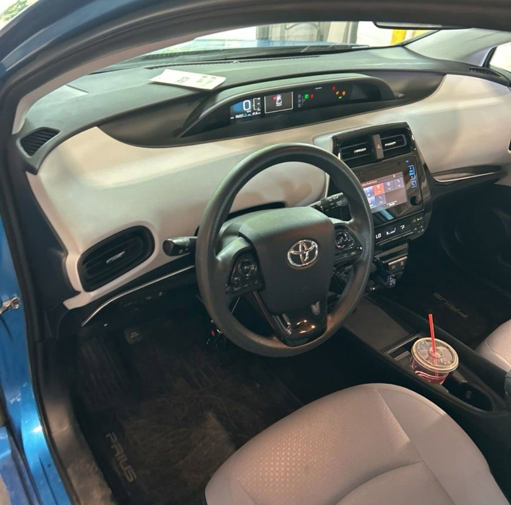 Used 2019 Toyota Prius LE FWD image 4