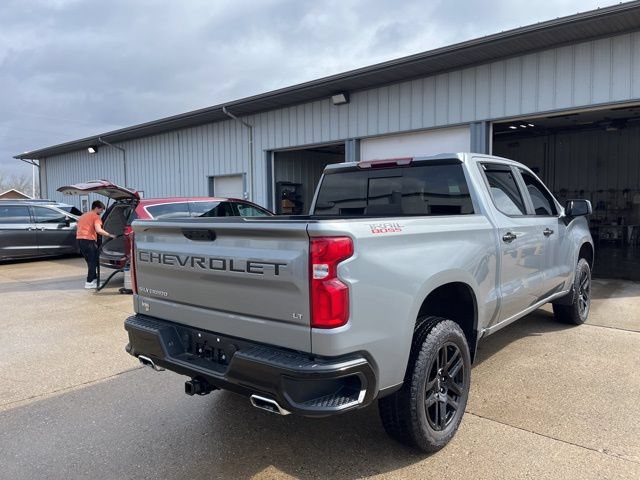 Used 2025 Chevrolet Silverado 1500 LT Trail Boss w/ Convenience Package II AWD/4WD image 5