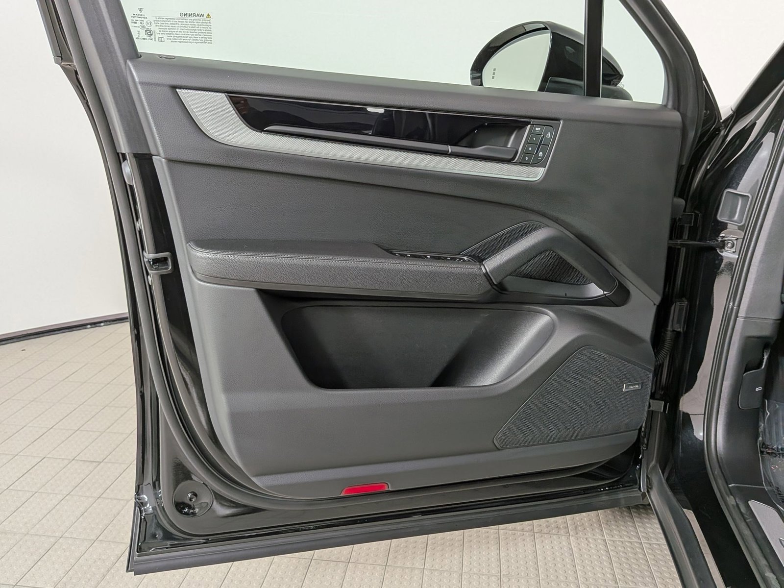 Certified 2025 Porsche Cayenne AWD/4WD image 13