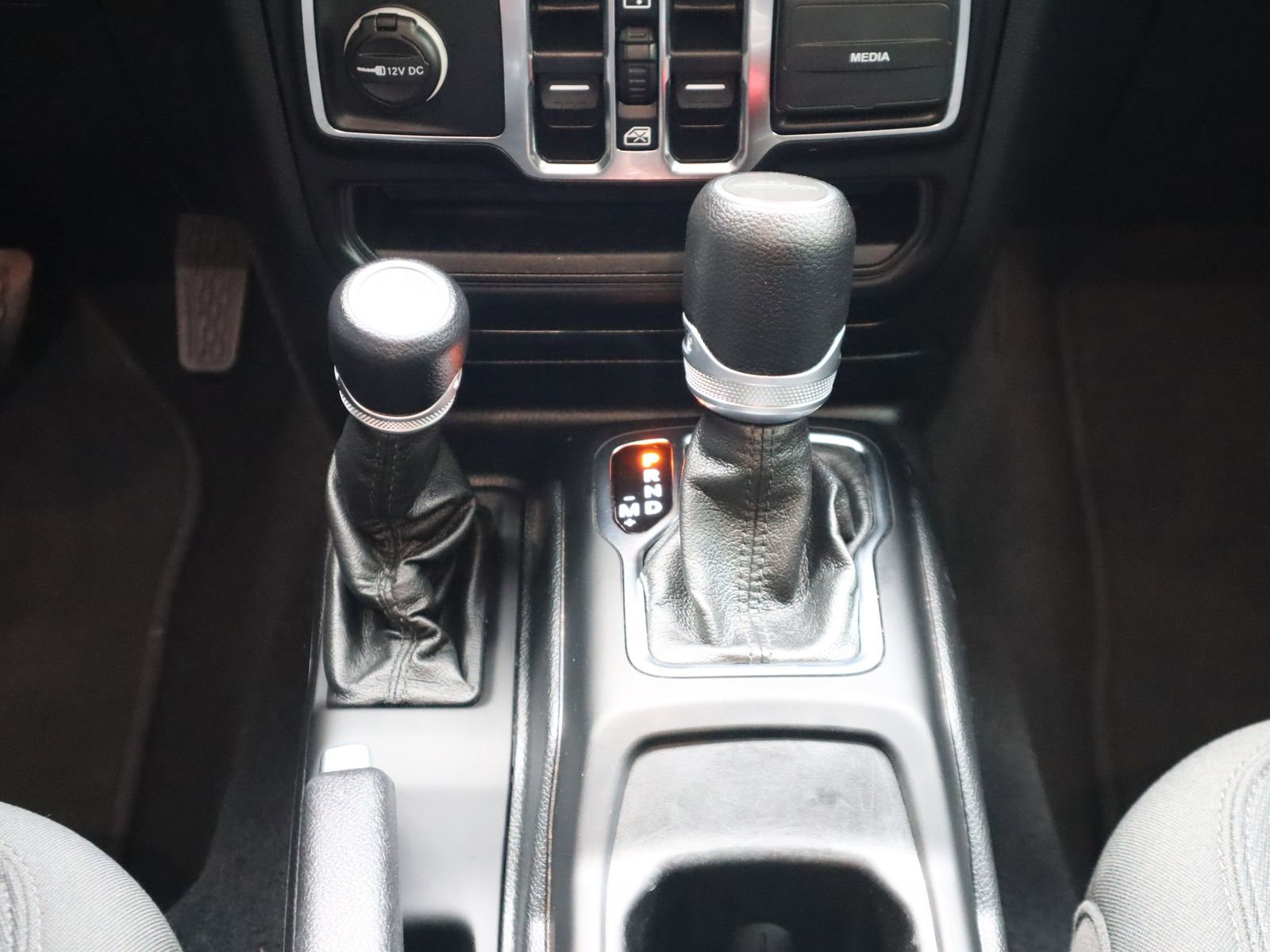 Used 2021 Jeep Gladiator Sport image 30