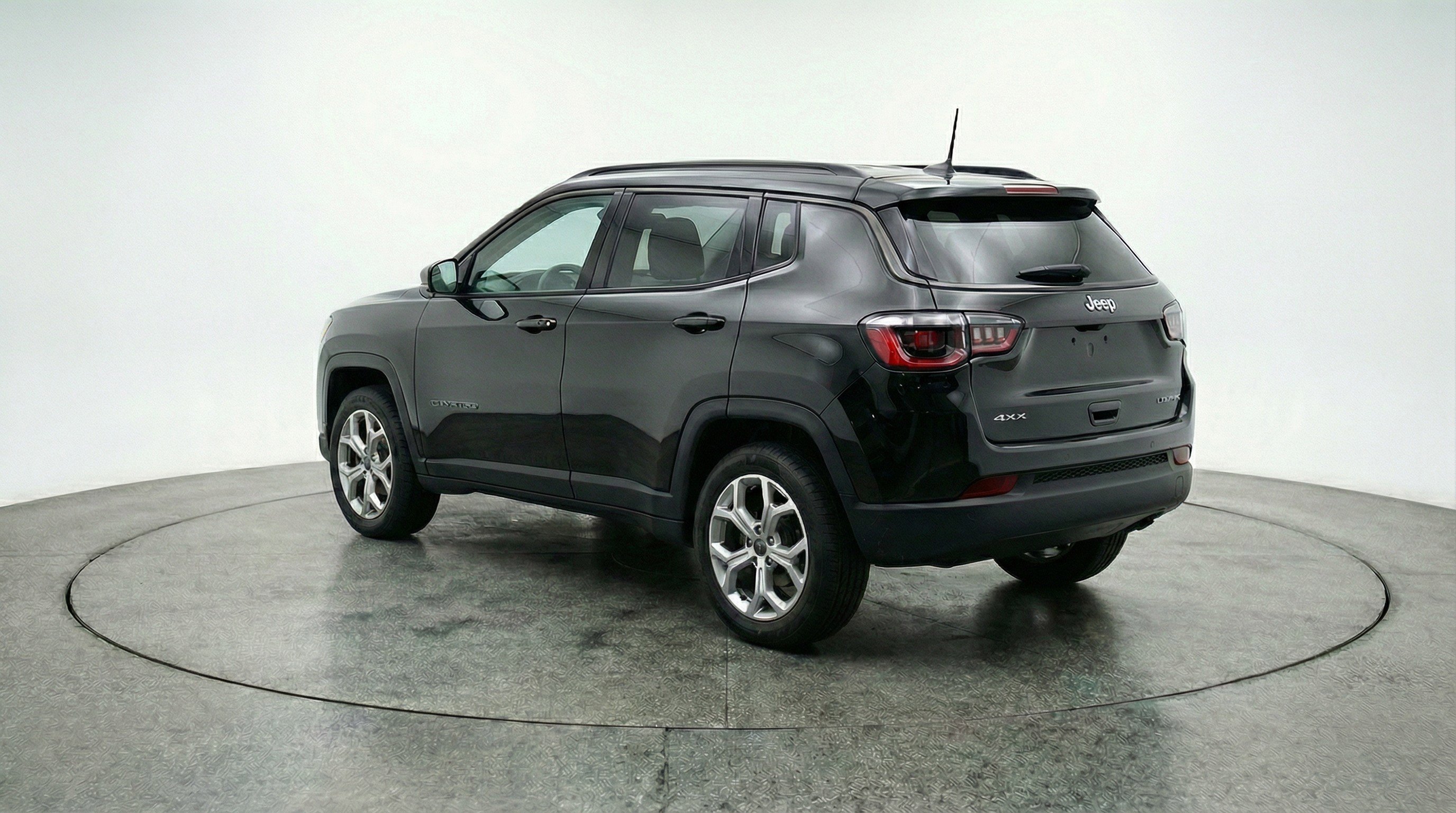 Used 2025 Jeep Compass Latitude image 6