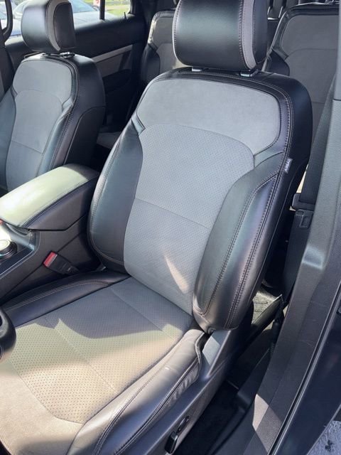Used 2017 Ford Explorer XLT w/ Equipment Group 202A image 12
