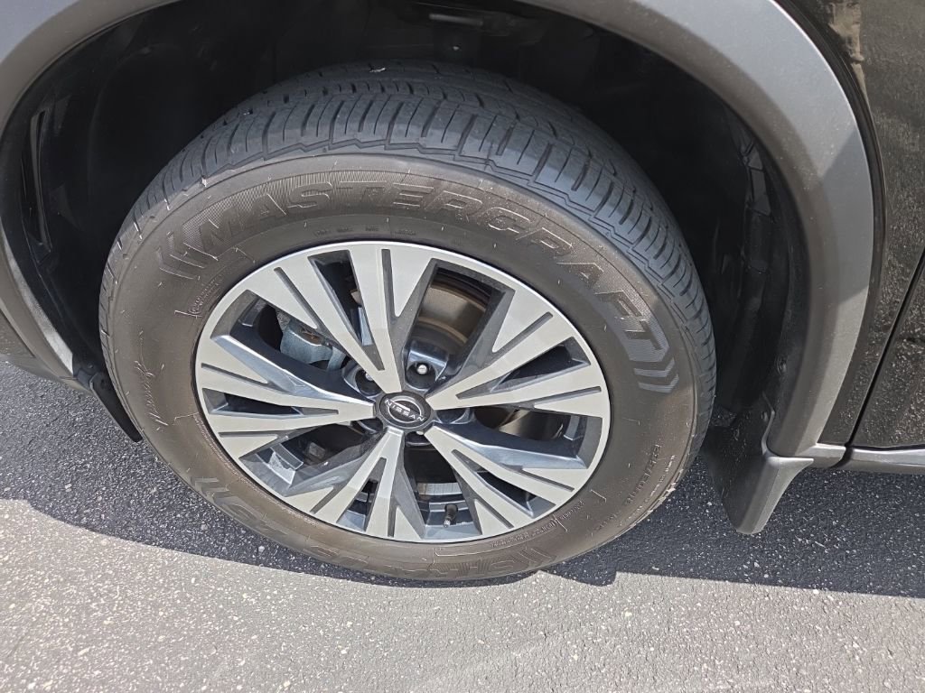 Used 2022 Nissan Rogue SV w/ SV Premium Package image 17