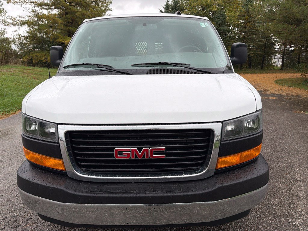 Used 2025 GMC Savana 2500 w/ Driver Convenience Package RWD image 3