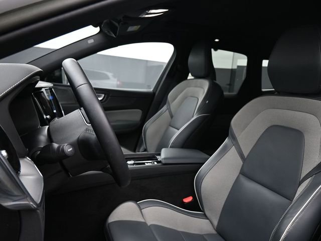 Used 2022 Volvo XC60 B6 R-Design w/ Protection Package Premier image 9