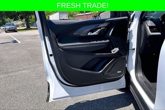 Used 2024 GMC Terrain SLT w/ Infotainment Package II FWD image 16