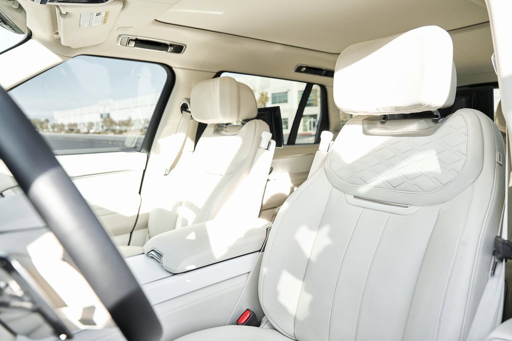 Used 2024 Land Rover Range Rover SV image 46