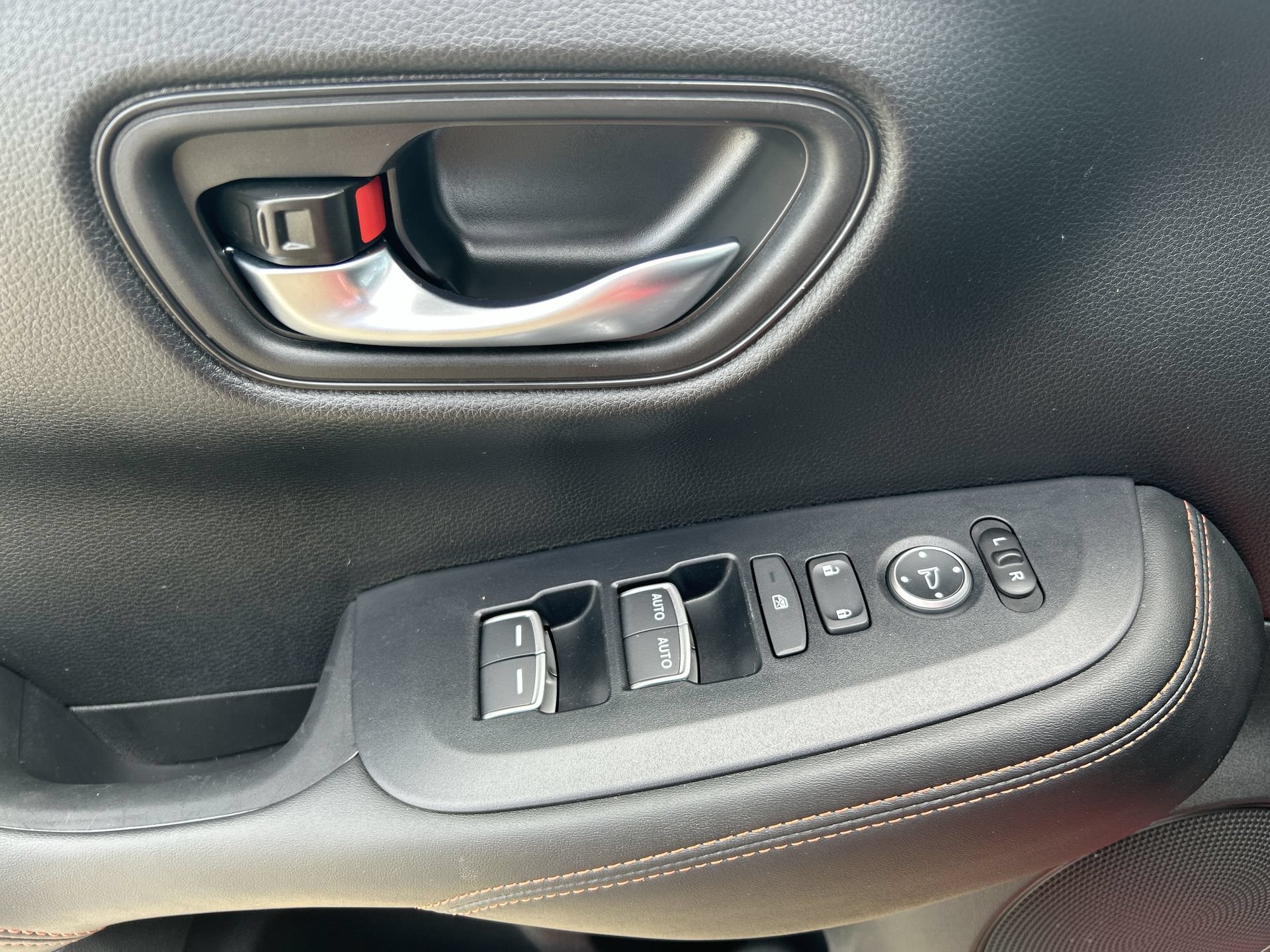 Certified 2025 Honda HR-V Sport image 15