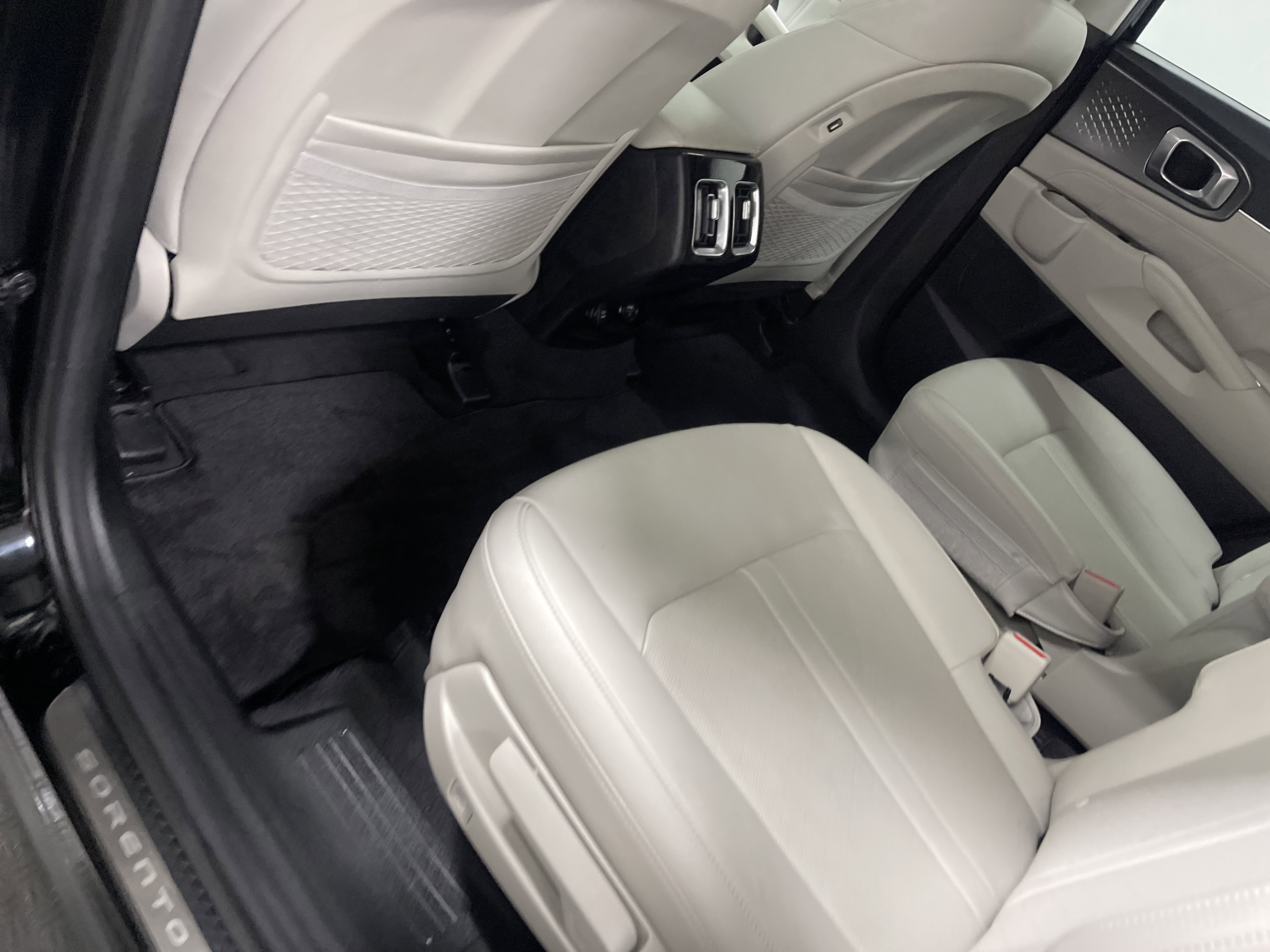 Used 2023 Kia Sorento SX image 17