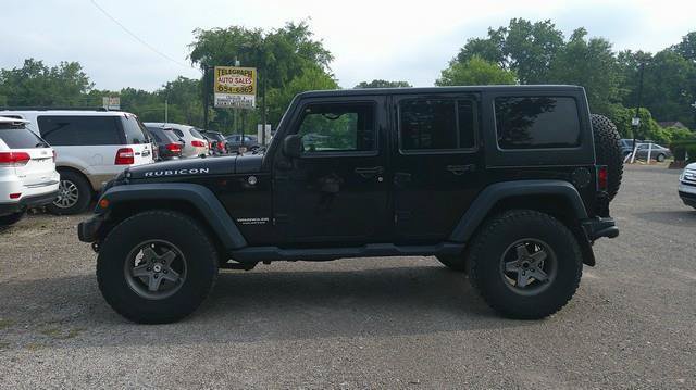 Used 2015 Jeep Wrangler Unlimited Rubicon w/ Connectivity Group AWD/4WD image 1