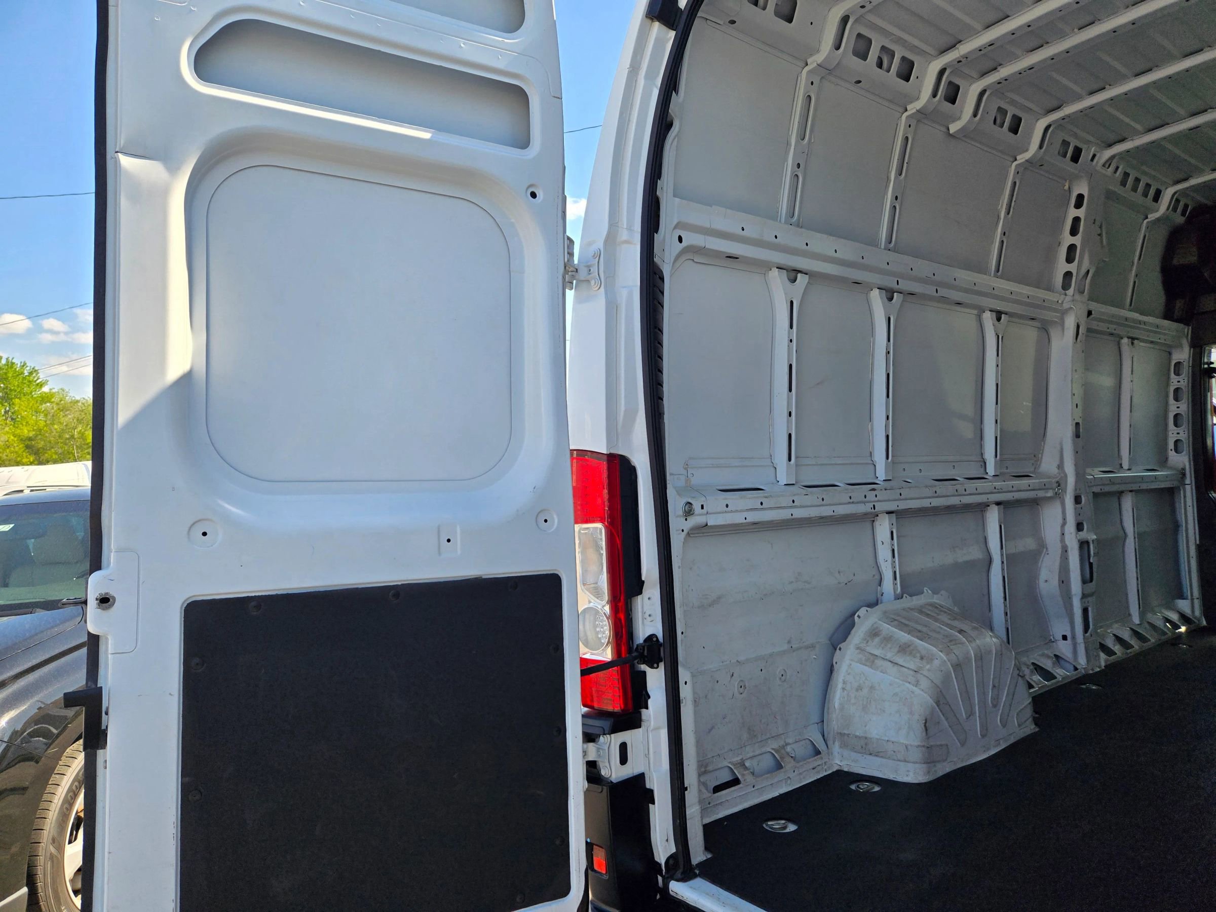 Used 2023 RAM ProMaster 3500 w/ Lane Management Group FWD image 32