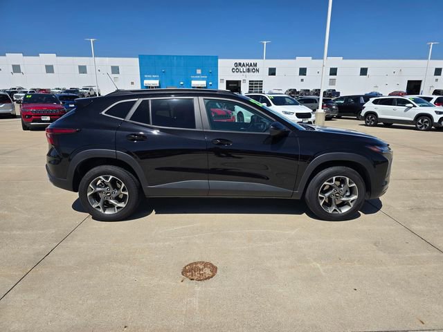 Used 2025 Chevrolet Trax LT w/ LT Convenience Package FWD image 15