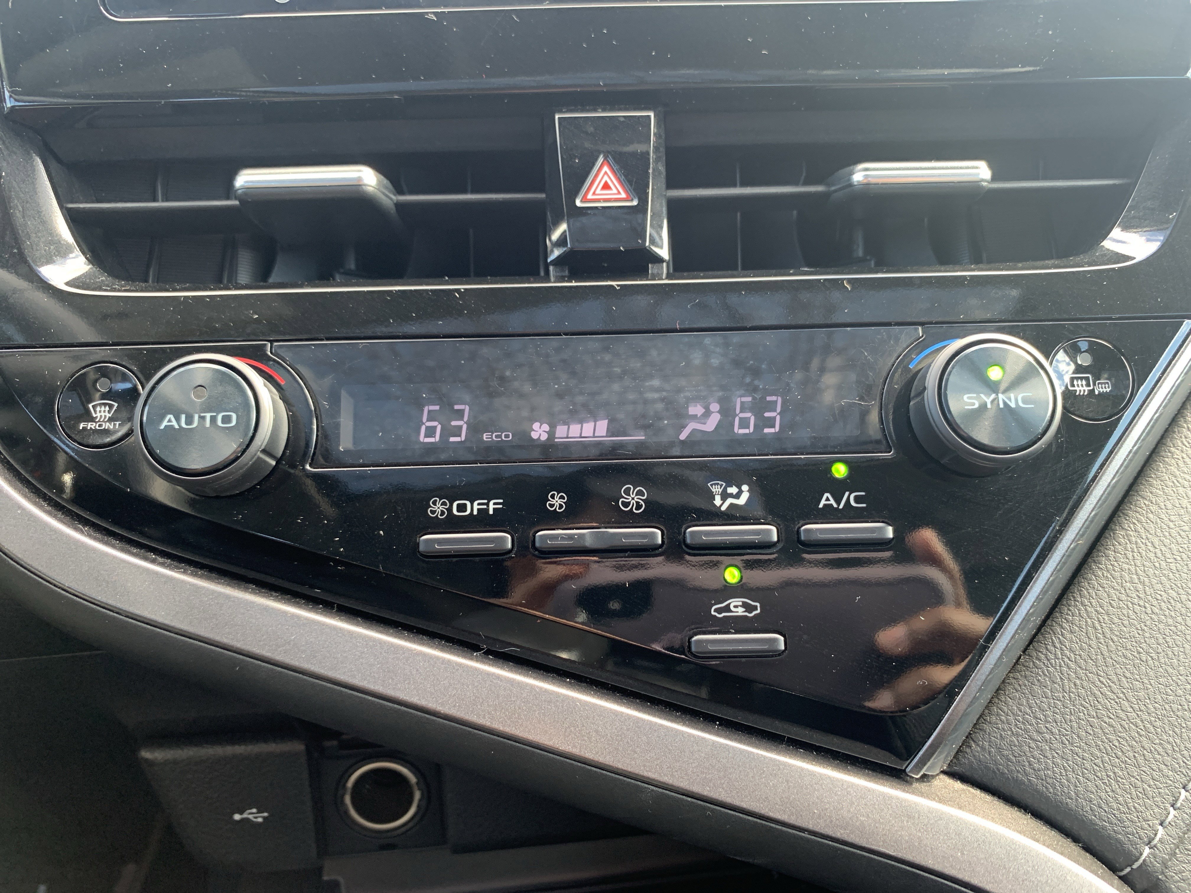 Used 2024 Toyota Camry SE image 29