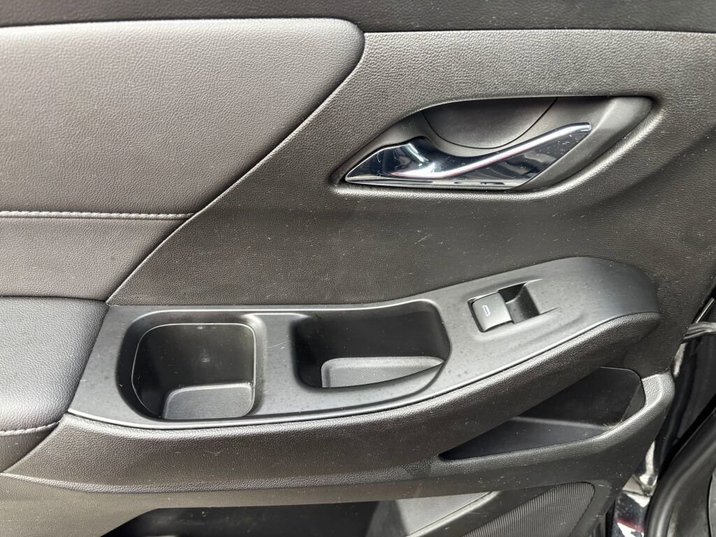 Used 2023 Chevrolet Traverse LT image 14