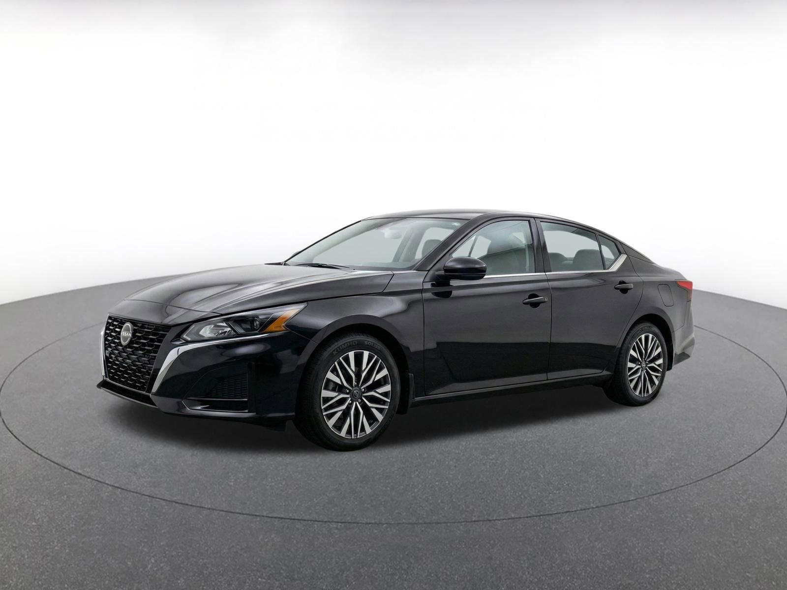 Used 2025 Nissan Altima 2.5 SV FWD image 3