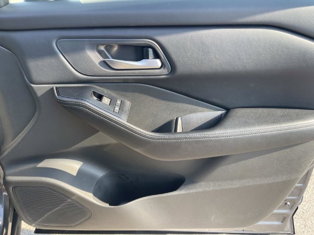 Used 2025 Nissan Rogue SV AWD/4WD image 24