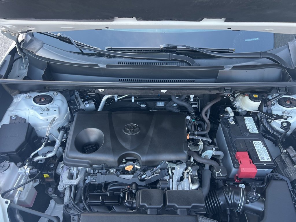Used 2021 Toyota RAV4 XLE AWD/4WD image 40