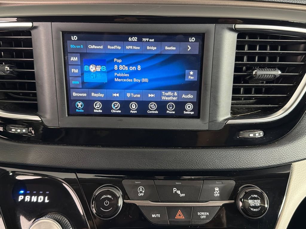 Used 2019 Chrysler Pacifica Touring-L FWD image 27