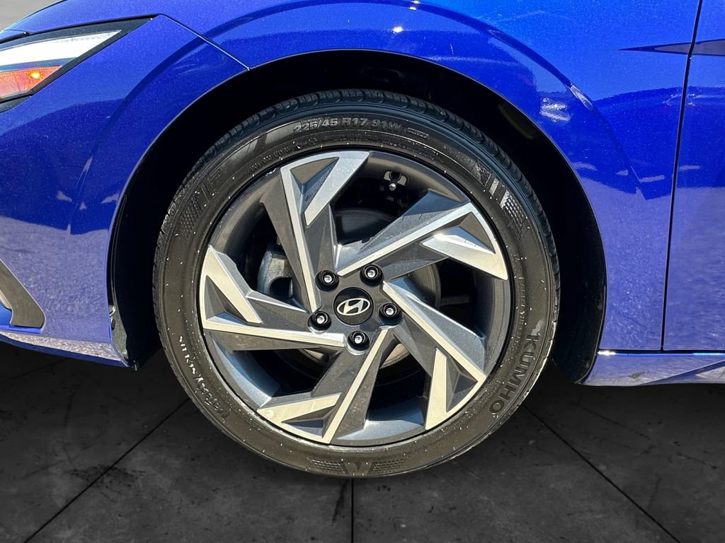 Used 2024 Hyundai Elantra Limited FWD image 14