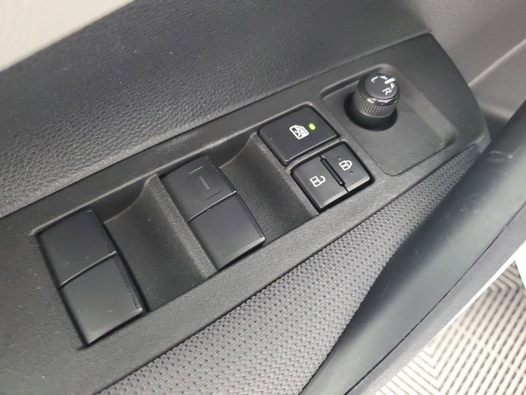 Used 2022 Toyota Corolla LE image 27