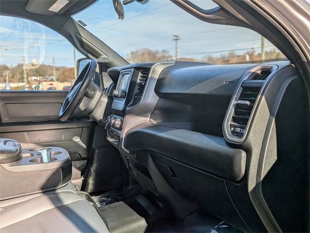 Used 2024 RAM 2500 Tradesman w/ Chrome Appearance Group image 37