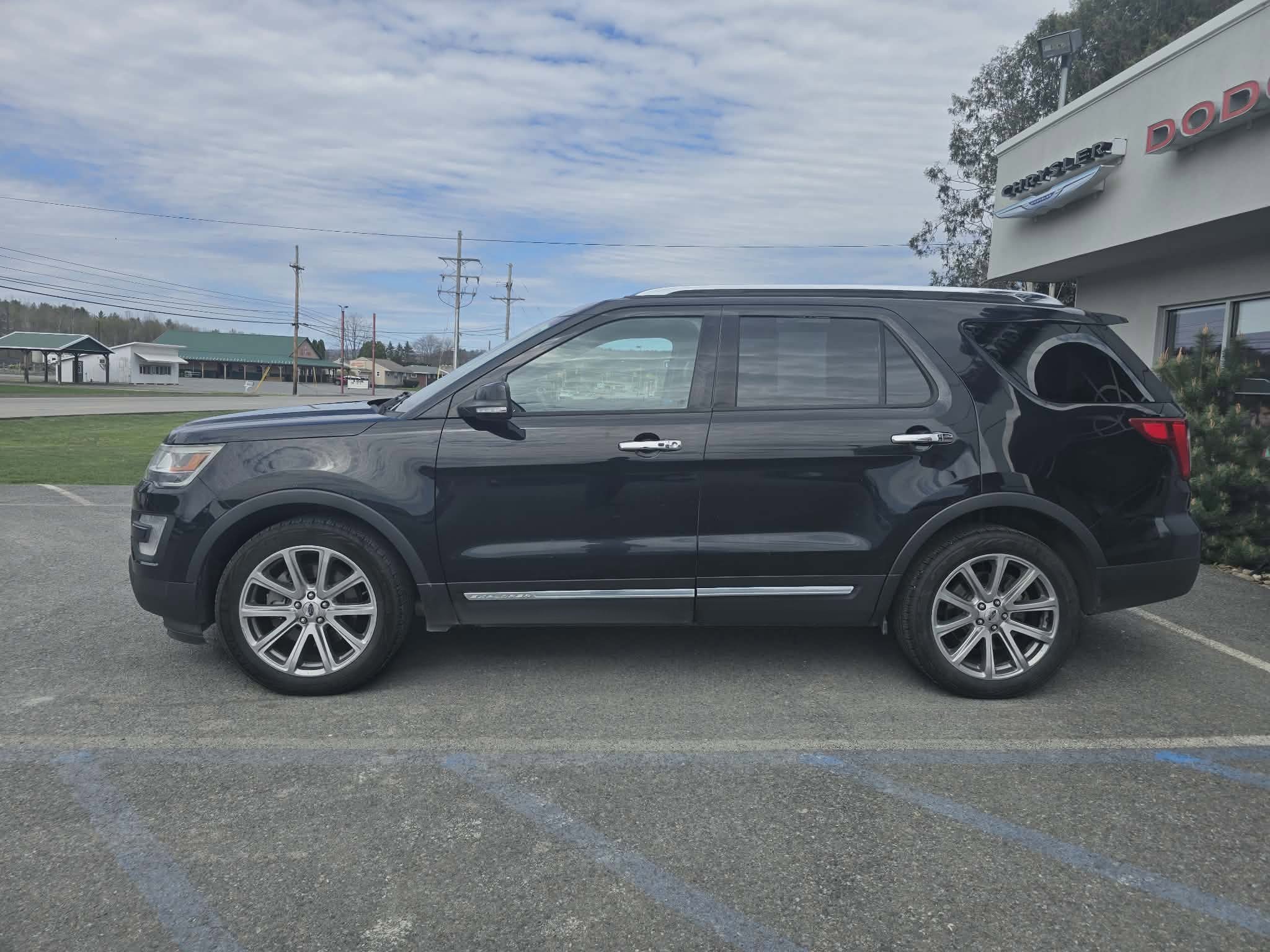 Used 2017 Ford Explorer Limited image 6