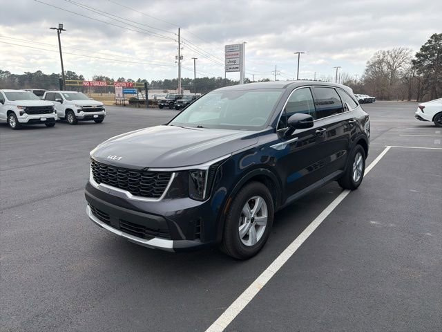 Used 2025 Kia Sorento LX image 3