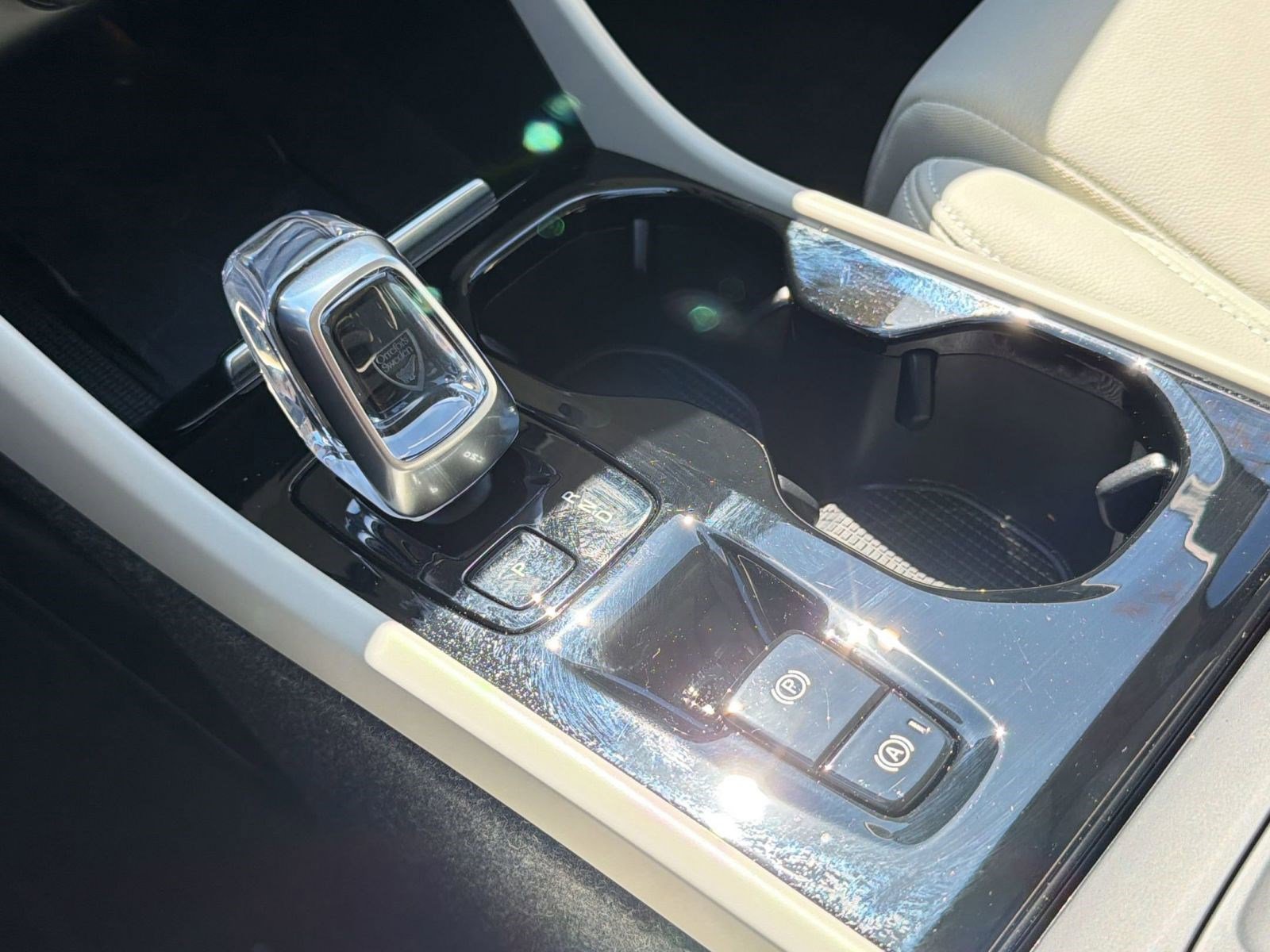 Used 2024 Volvo XC40 B5 Plus w/ Protection Package Premier image 18