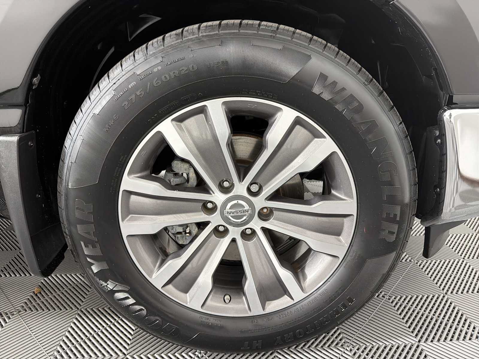 Used 2017 Nissan Titan SL RWD image 11