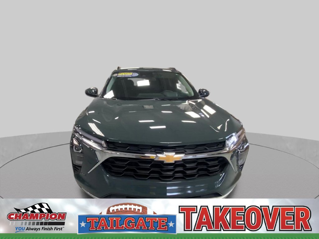 Certified 2025 Chevrolet Trax LT FWD image 3