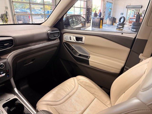 Used 2020 Ford Explorer Platinum w/ Premium Technology Package AWD/4WD image 20