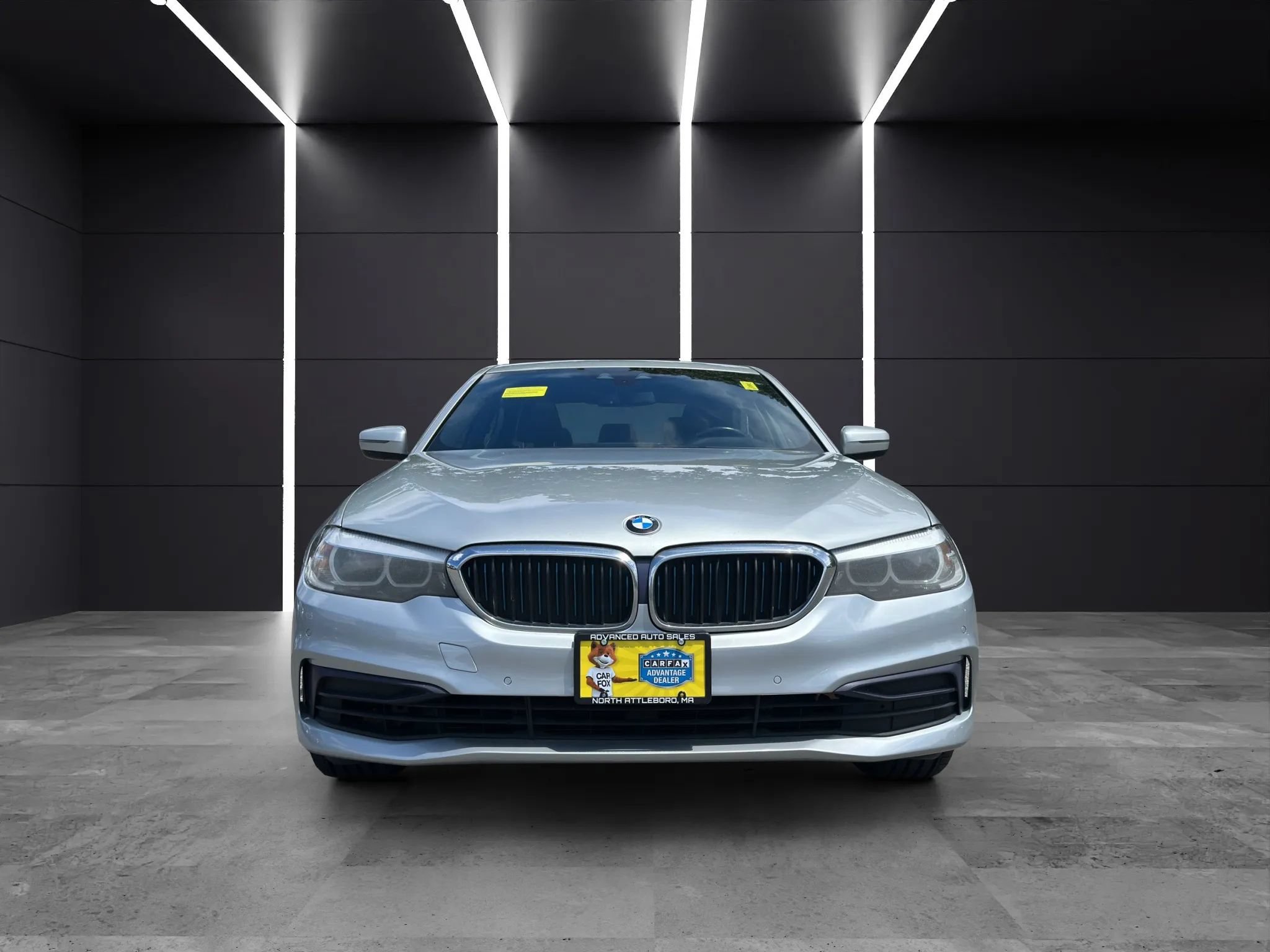 Used 2019 BMW 530e xDrive w/ Convenience Package AWD/4WD image 2