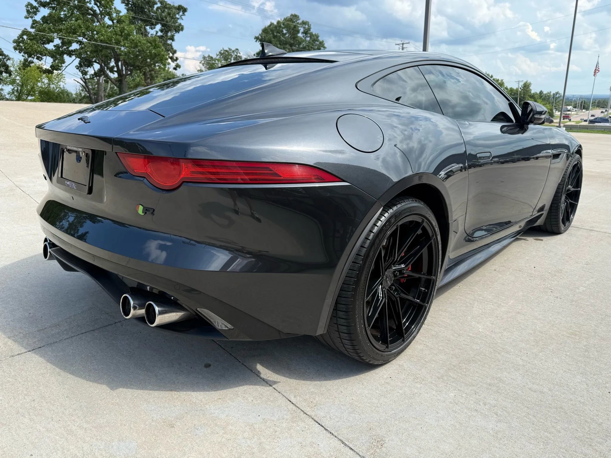Used 2015 Jaguar F-TYPE R image 9
