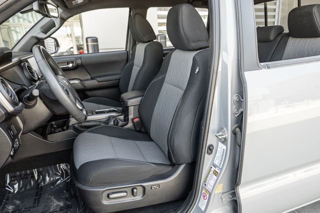 Used 2020 Toyota Tacoma TRD Sport w/ Technology Package image 12