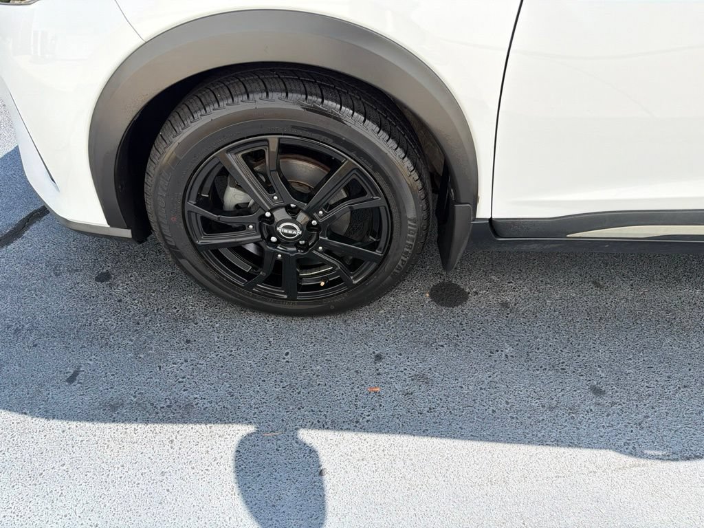 Used 2022 Nissan Kicks SR FWD image 15