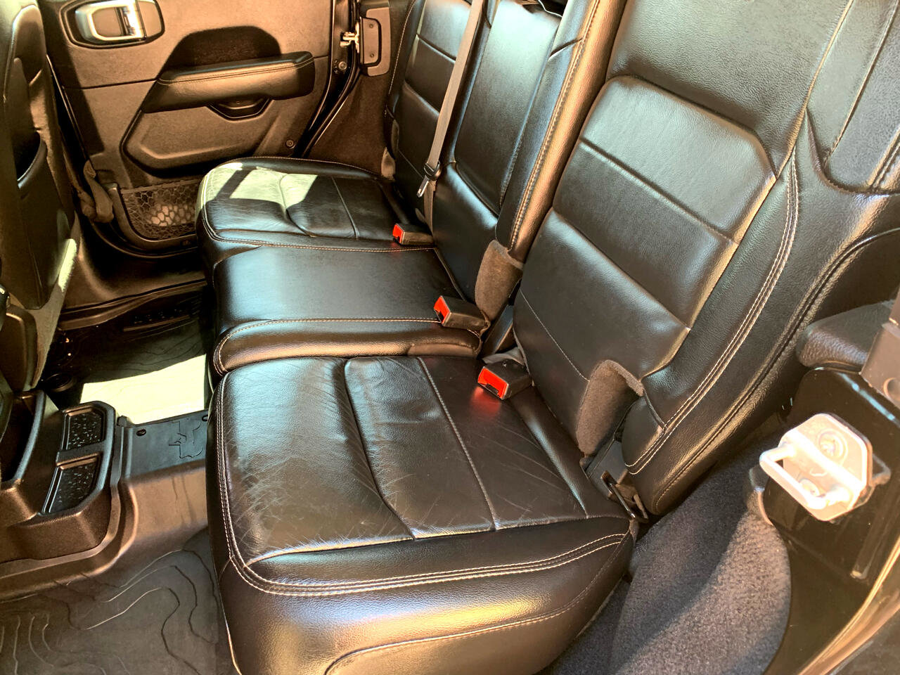 Used 2019 Jeep Wrangler Unlimited Sahara image 21