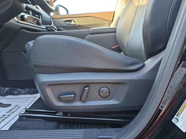 Used 2023 Nissan Rogue SV w/ SV Premium B Package FWD image 34