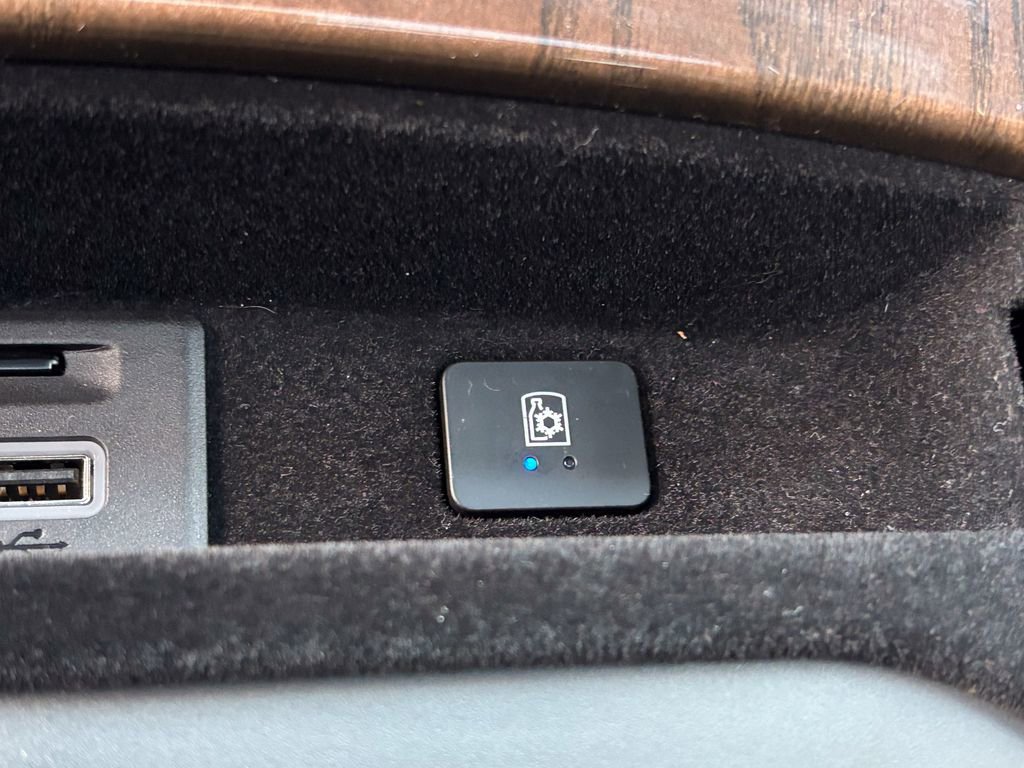 Used 2023 Cadillac Escalade Sport Platinum w/ LPO, ONYX Package image 33