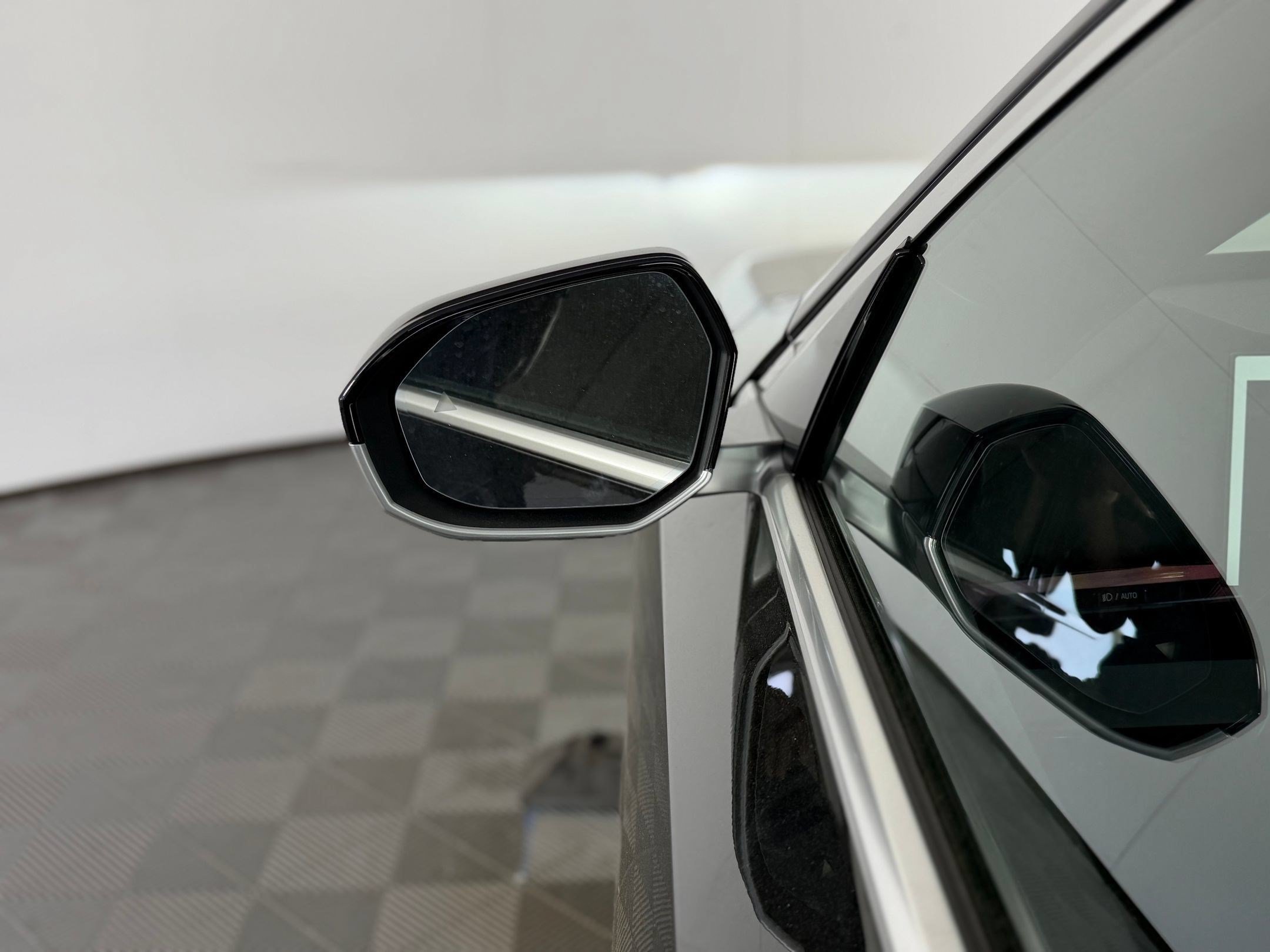 Used 2026 BMW i5 eDrive40 w/ Convenience Package RWD image 25