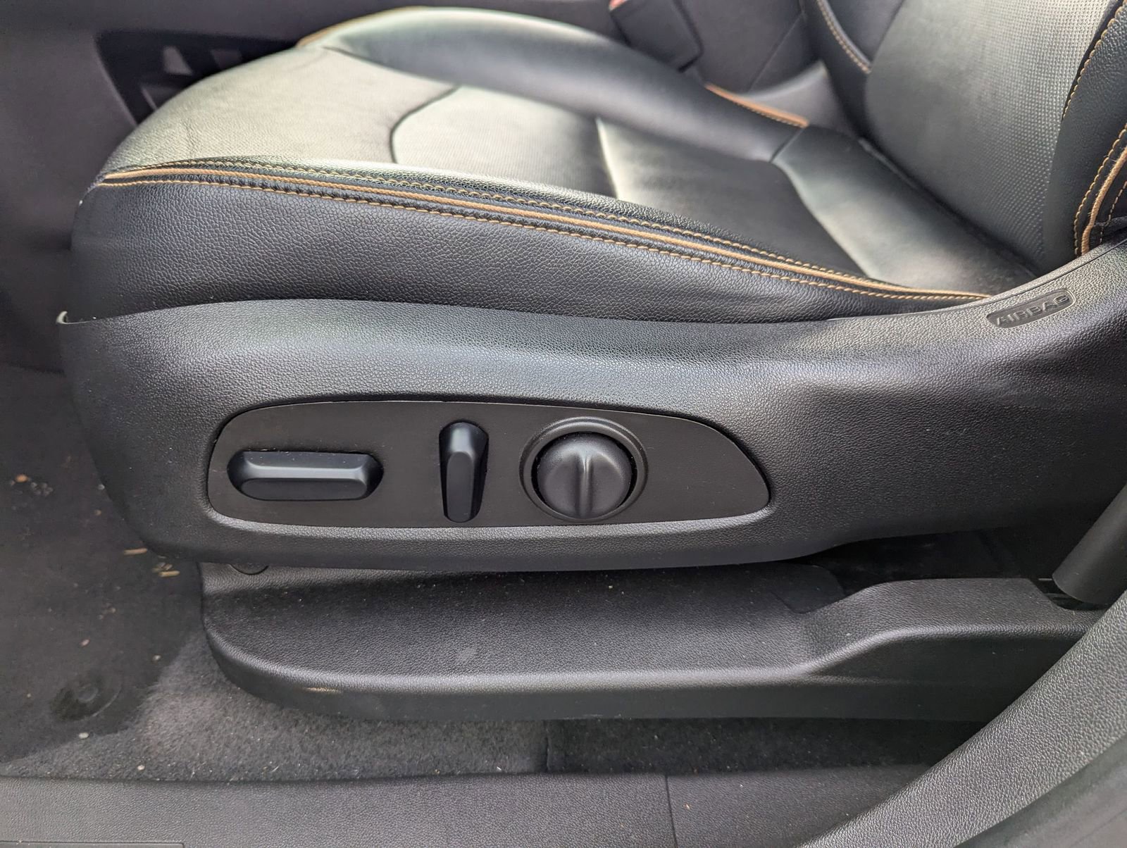 Used 2023 GMC Terrain AT4 image 8