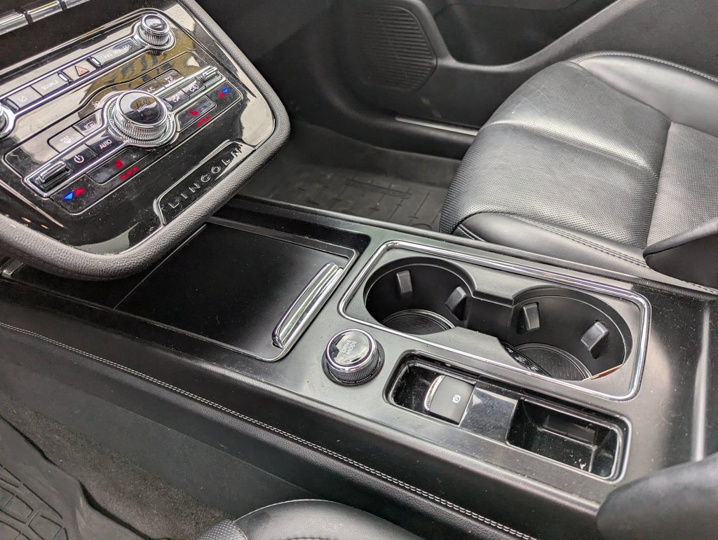 Used 2021 Lincoln Corsair AWD w/ Premium Package image 24