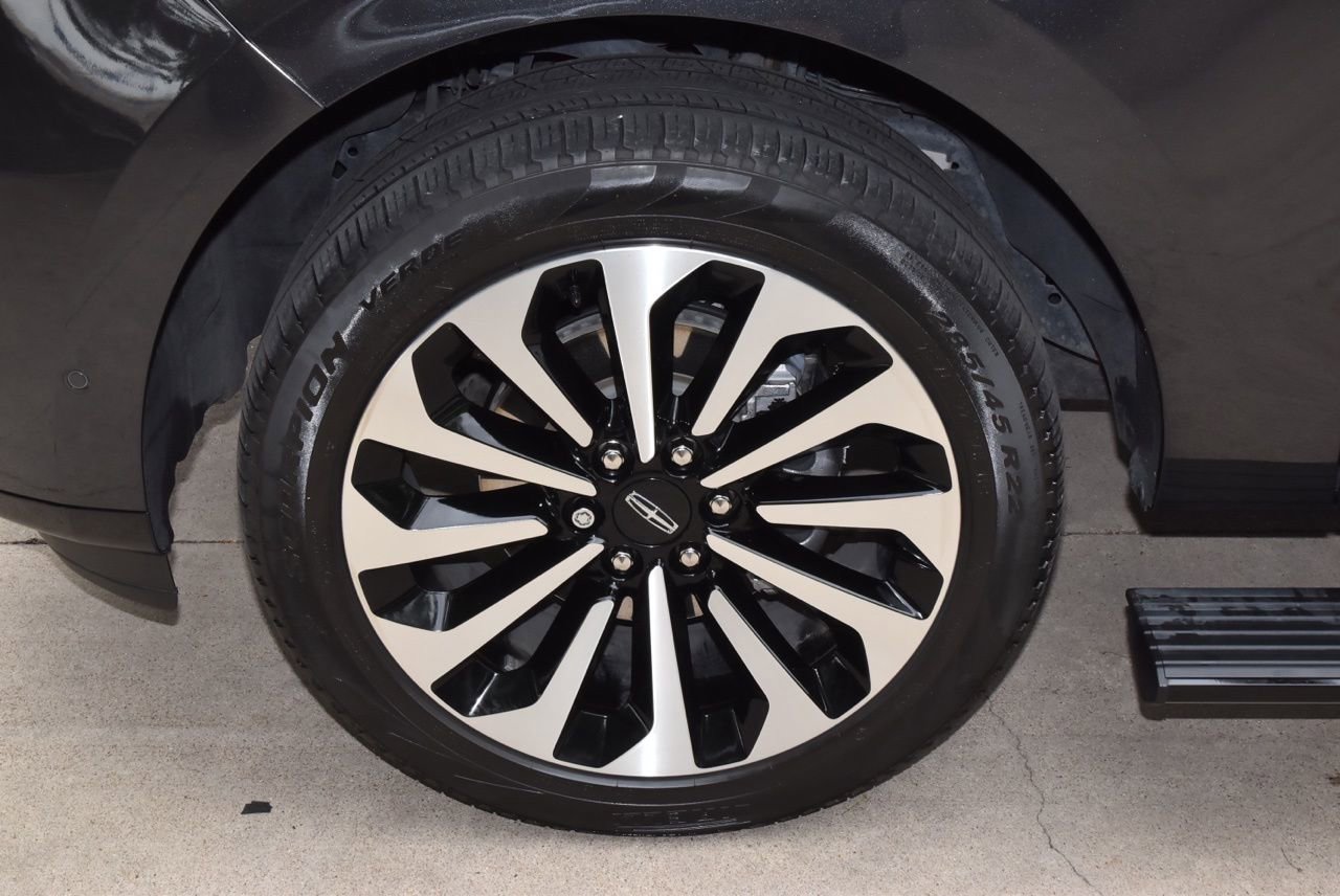 Used 2024 Lincoln Navigator Reserve image 40