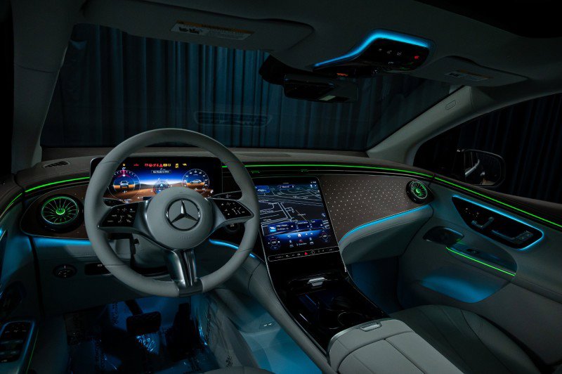 New 2026 Mercedes-Benz EQE 320 4MATIC SUV image 13